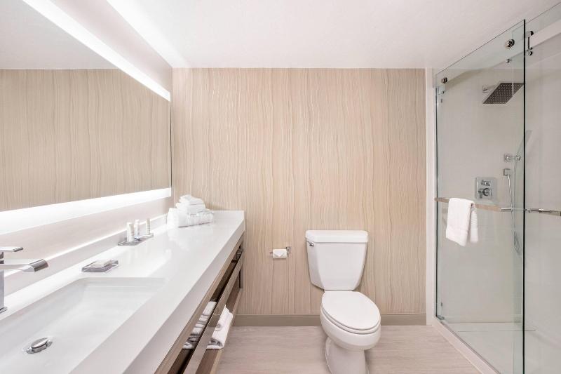 اتاق استاندارد با تخت بزرگ, Tucson Marriott University Park