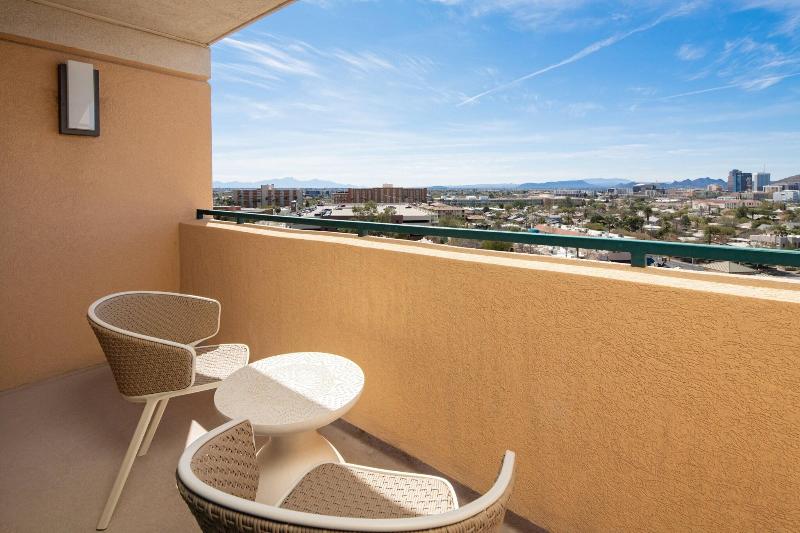 اتاق استاندارد با تخت بزرگ, Tucson Marriott University Park