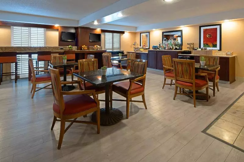 اتاق استاندارد با تخت بزرگ, Tucson Marriott University Park