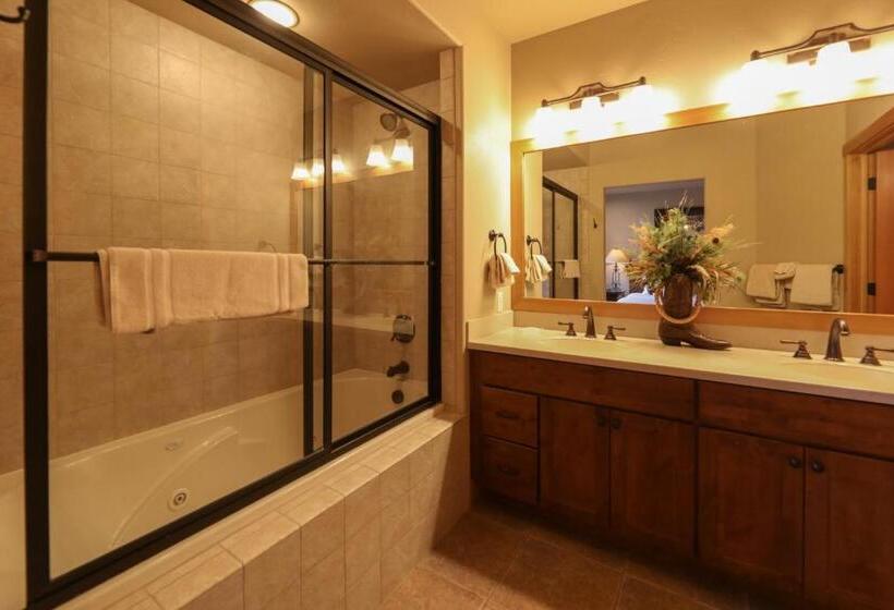 شقة غرفة واحدة, Meadow Lake Resort & Condos