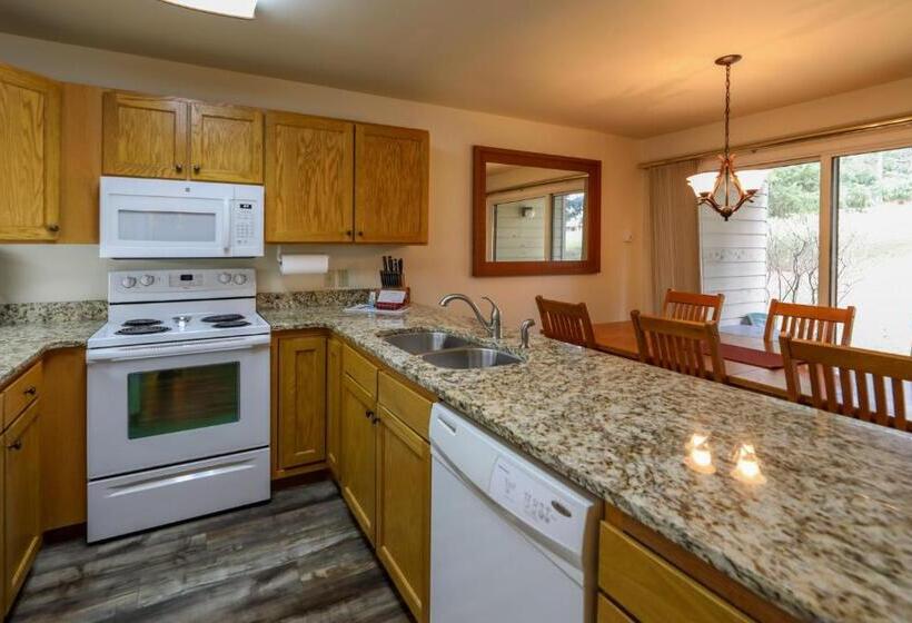 شقة غرفة واحدة, Meadow Lake Resort & Condos