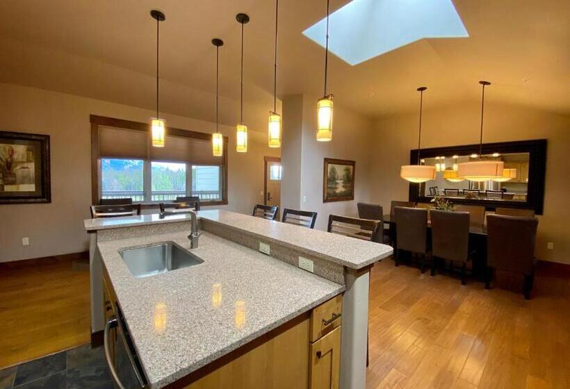 דירת פנטהאוז 1 חדרי שינה, Meadow Lake Resort & Condos