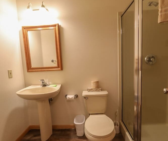 إستوديو قياسى, Meadow Lake Resort & Condos