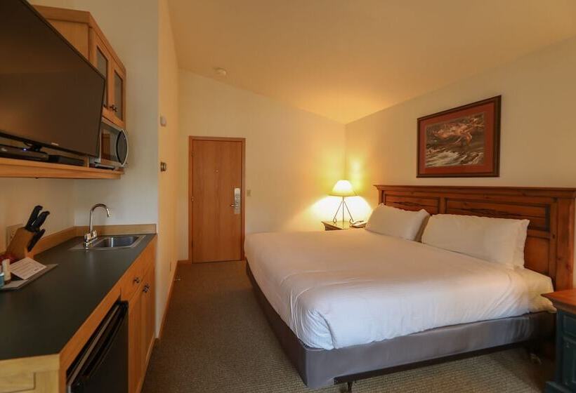 إستوديو قياسى, Meadow Lake Resort & Condos