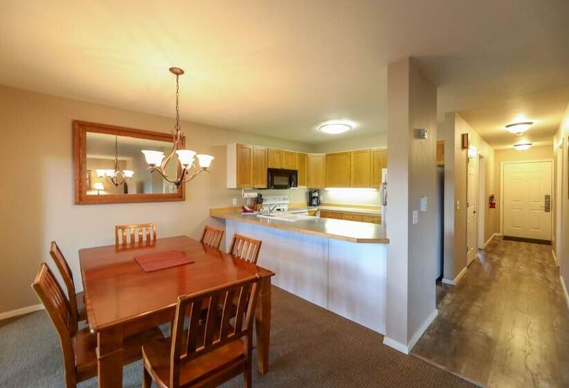Апартаменты 2 Спальни, Meadow Lake Resort & Condos
