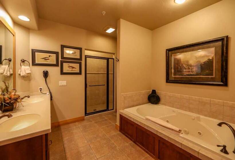 شقة غرفة واحدة, Meadow Lake Resort & Condos