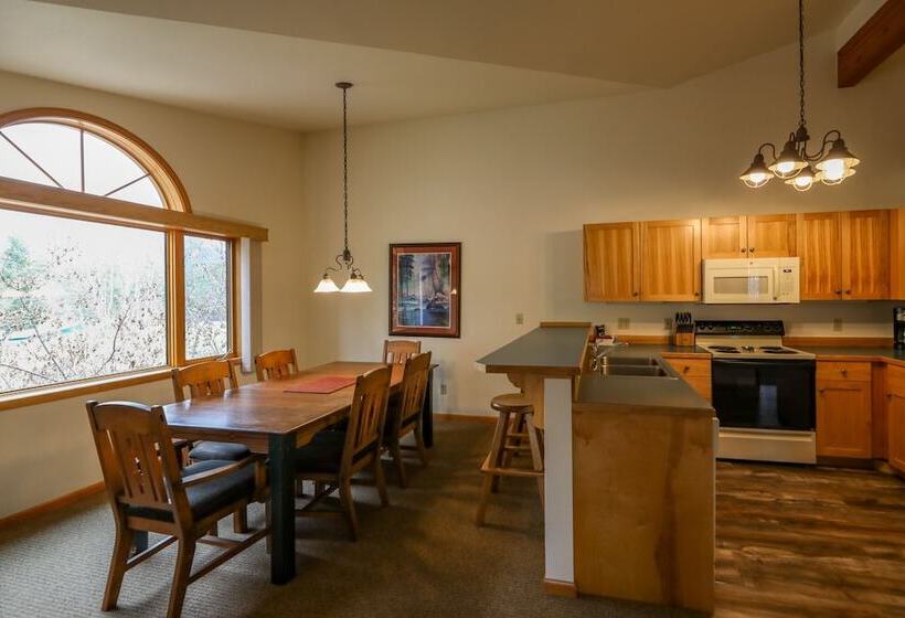 شقة غرفة واحدة, Meadow Lake Resort & Condos