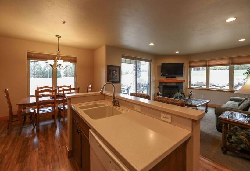 شقة غرفة واحدة, Meadow Lake Resort & Condos