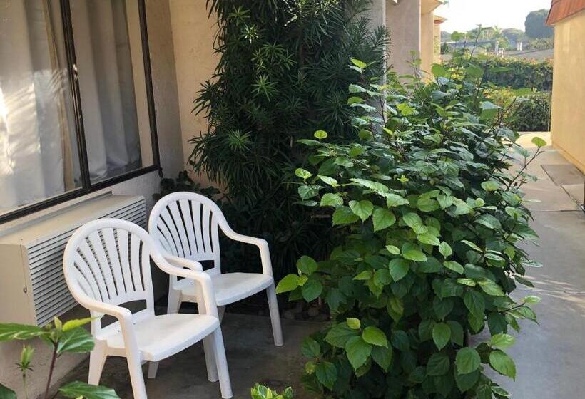 جناح عائلي, Moonlight Beach Motel