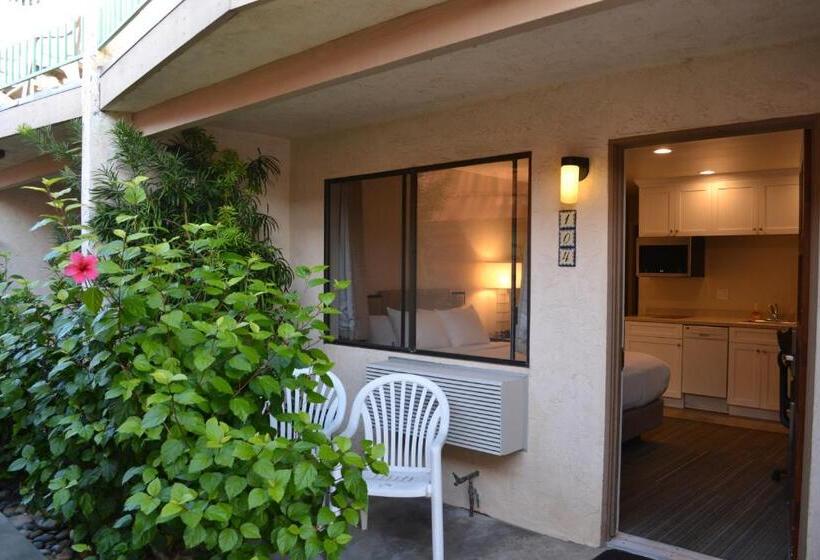 جناح عائلي, Moonlight Beach Motel