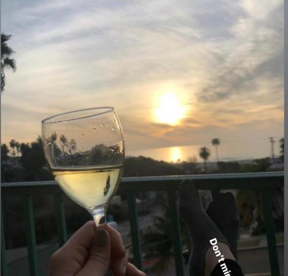 غرفة ديلوكس مطلّة علي البحر مزوَّدة بشُرفة, Moonlight Beach Motel