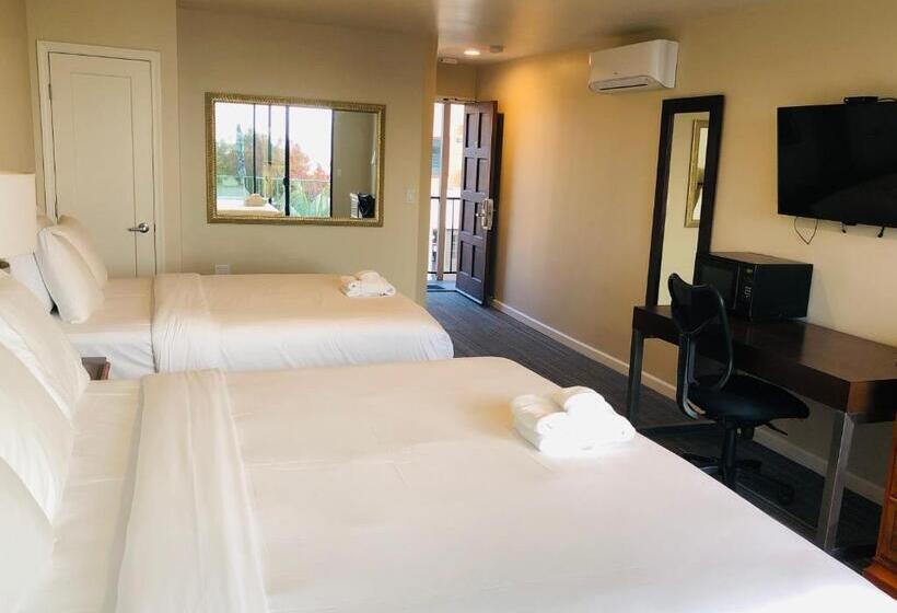 غرفة ديلوكس مطلّة علي البحر مزوَّدة بشُرفة, Moonlight Beach Motel