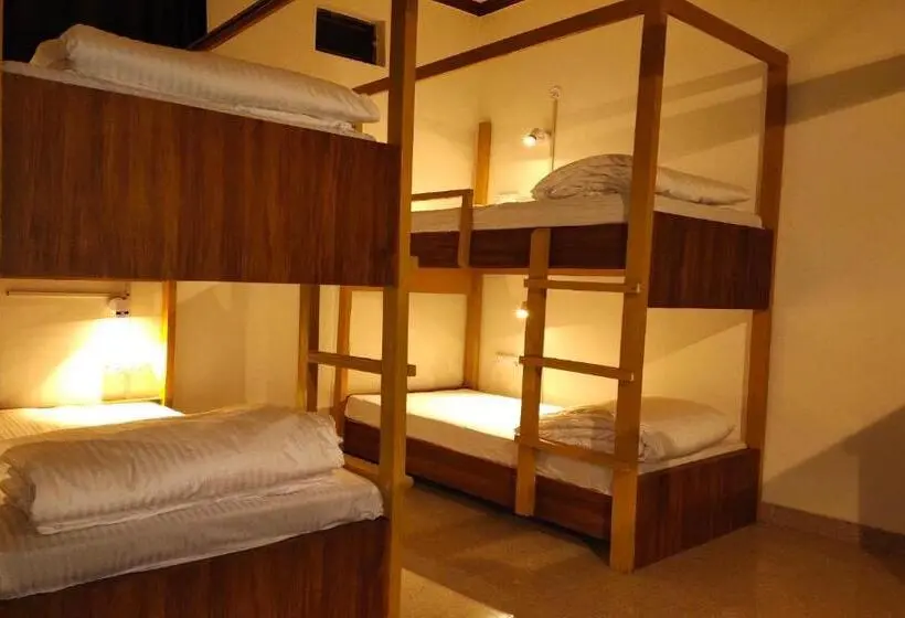 ルームシェアのワンベッド, Bigbrother Hostel