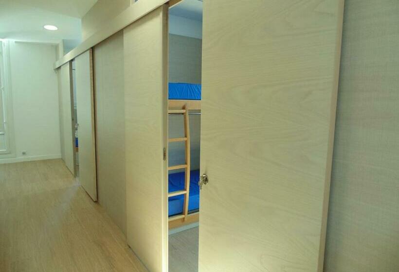 스탠다드 4인용 룸 공용 욕실, Hostel Albergue O Mesón