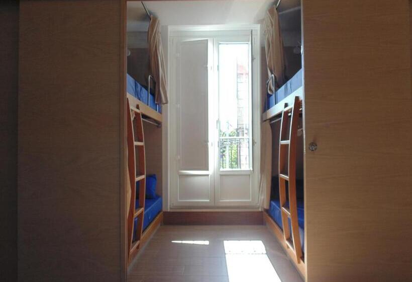 스탠다드 4인용 룸 공용 욕실, Hostel Albergue O Mesón