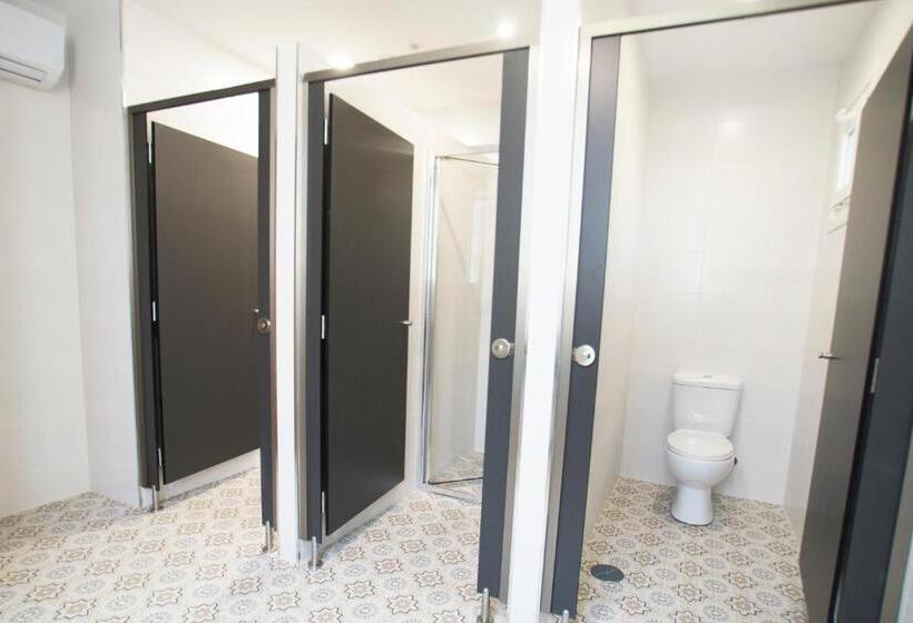 스탠다드 4인용 룸 공용 욕실, Hostel Albergue O Mesón