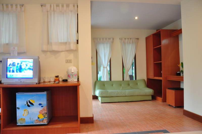 חדר לארבעה סטנדרטי עם מרפסת, Samui Honey Backpacker Bungalow