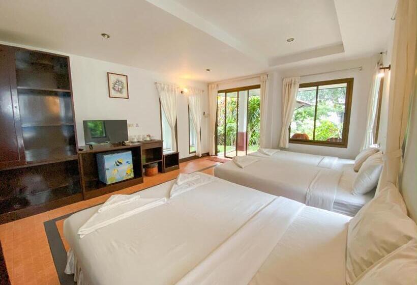 Четырехместный Номер Стандарт с Балконом, Samui Honey Backpacker Bungalow