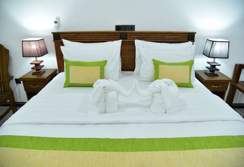 Deluxe Rum, L S Lanka