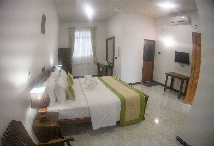 Deluxe Rum, L S Lanka