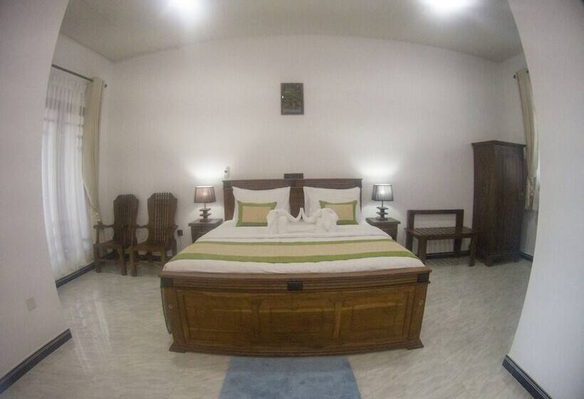 Deluxe Rum, L S Lanka