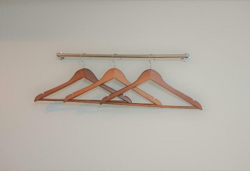 غرفة قياسية فردية, Chuo Bridge