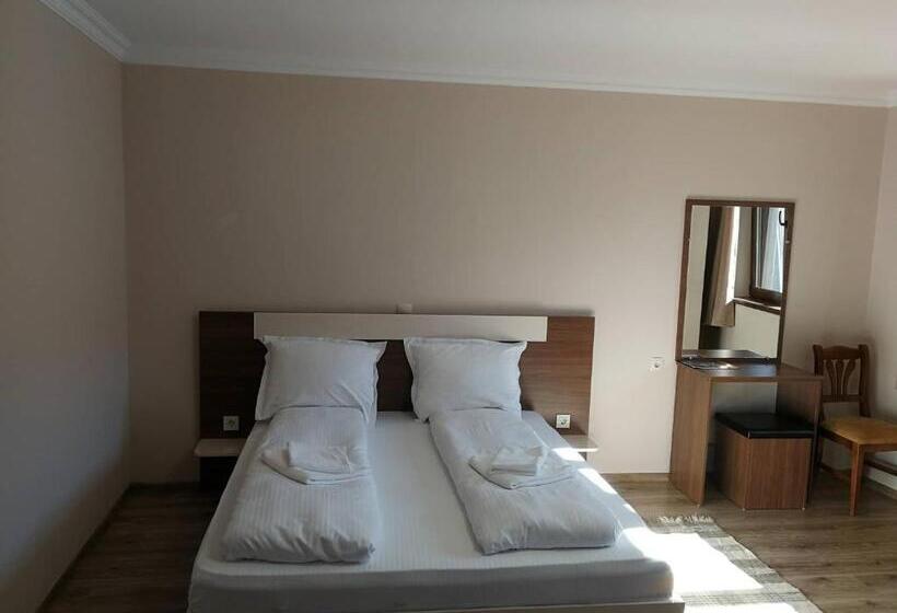 Quarto Triplo Estandar, слънчевата къща
