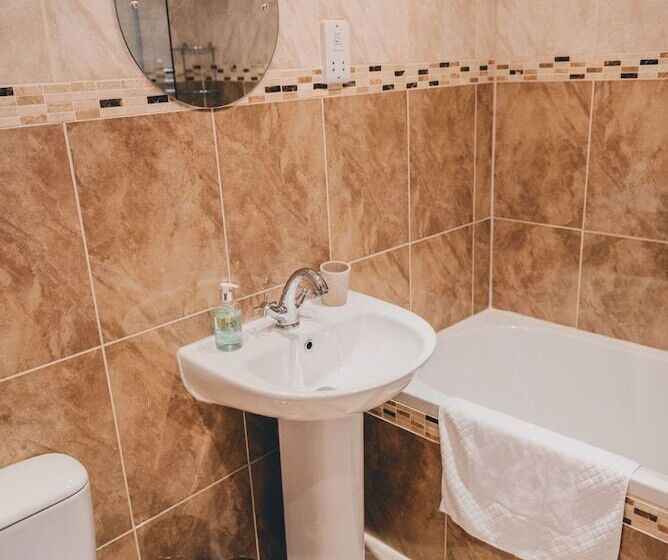 Номер Стандарт, Home Farm & Lodge