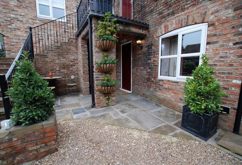 Люкс Классика, Home Farm & Lodge