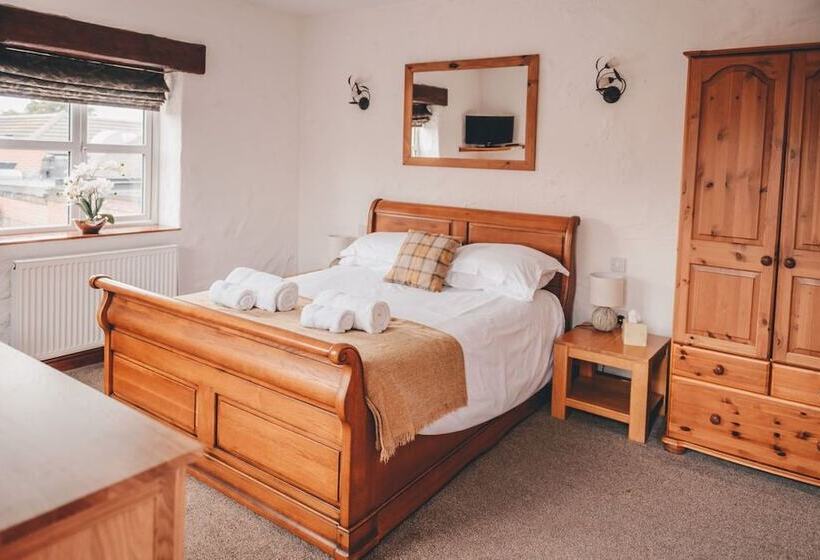 جناح كلاسيكي, Home Farm & Lodge