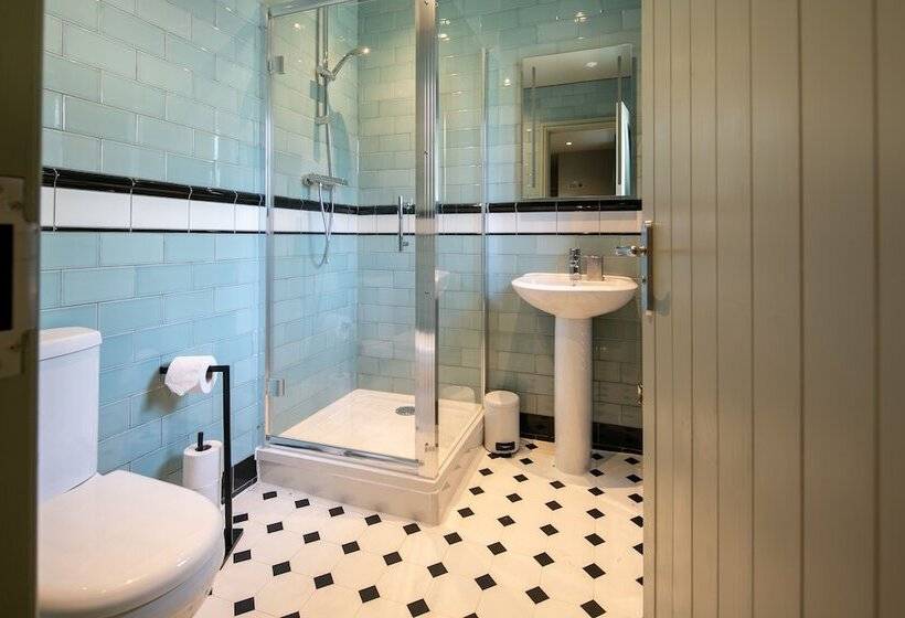 غرفة قياسية, The Cowdray Arms