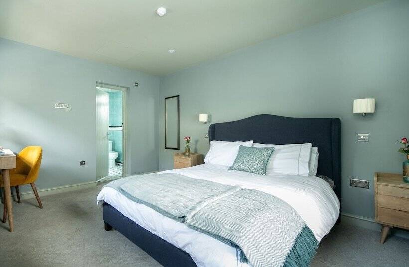 غرفة قياسية, The Cowdray Arms