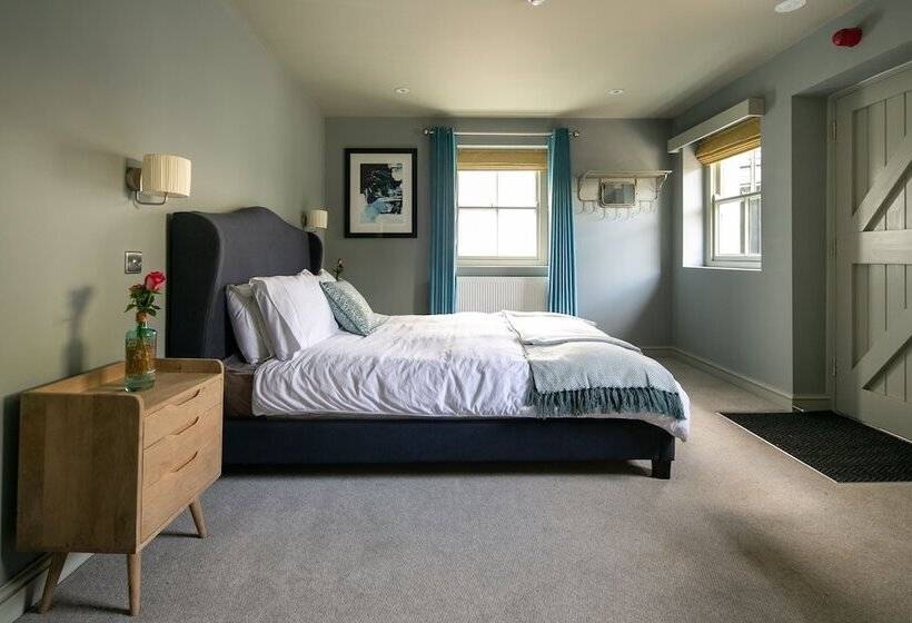 غرفة قياسية, The Cowdray Arms