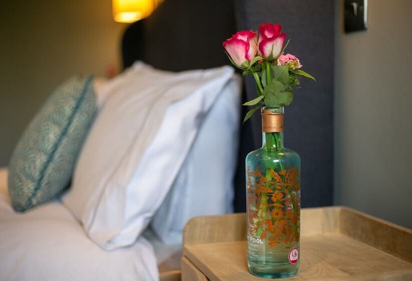 غرفة قياسية, The Cowdray Arms