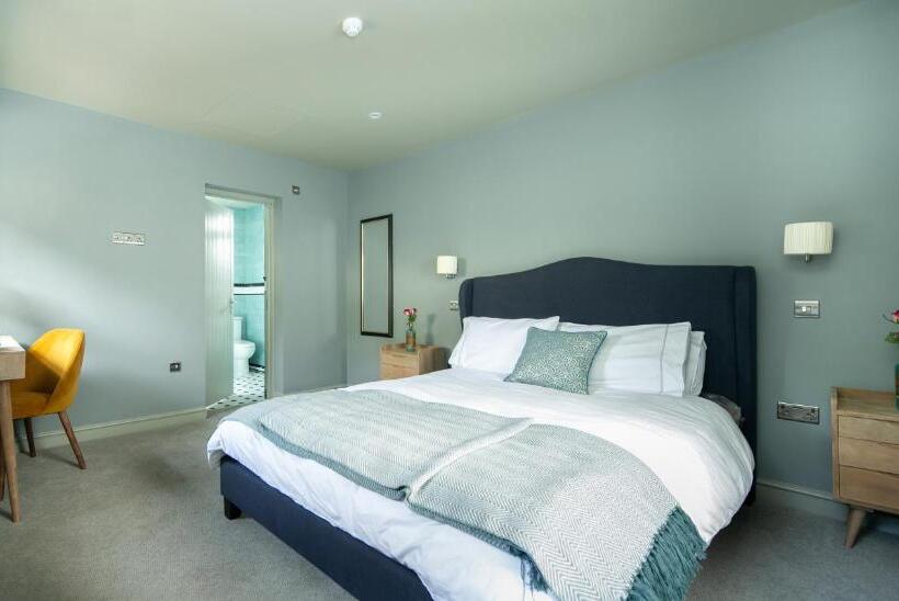 غرفة قياسية, The Cowdray Arms