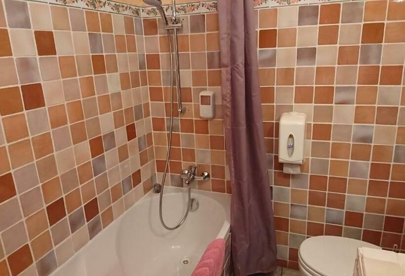 غرفة قياسية, Les Cavalets