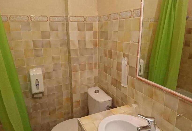 חדר משפחתי, Les Cavalets