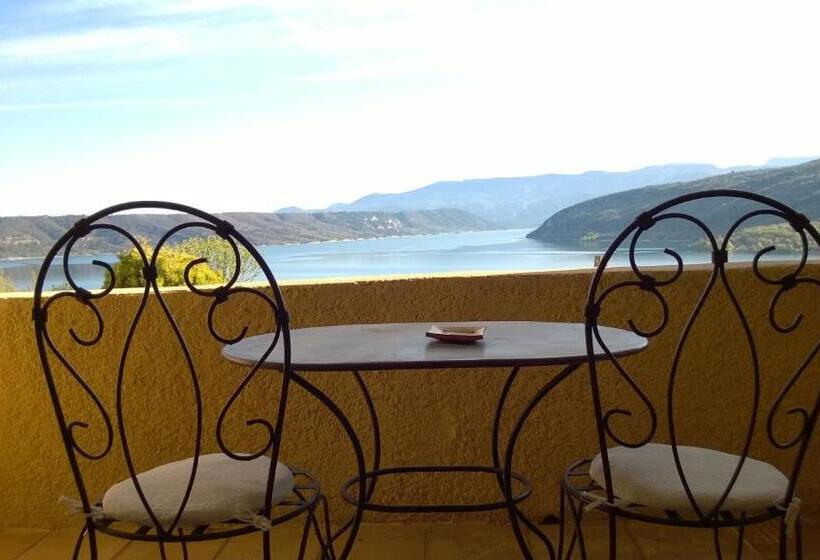 חדר משפחתי, Les Cavalets