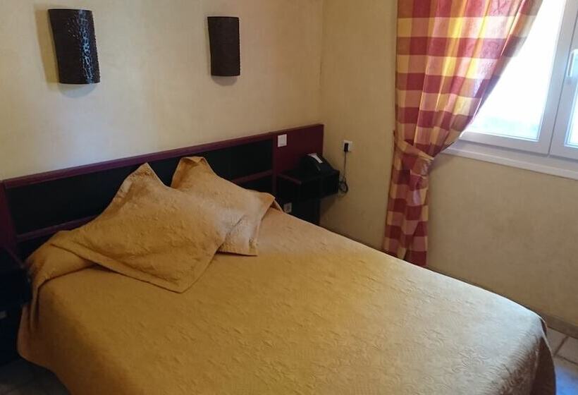 חדר משפחתי, Les Cavalets