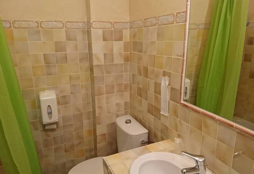 חדר משפחתי, Les Cavalets