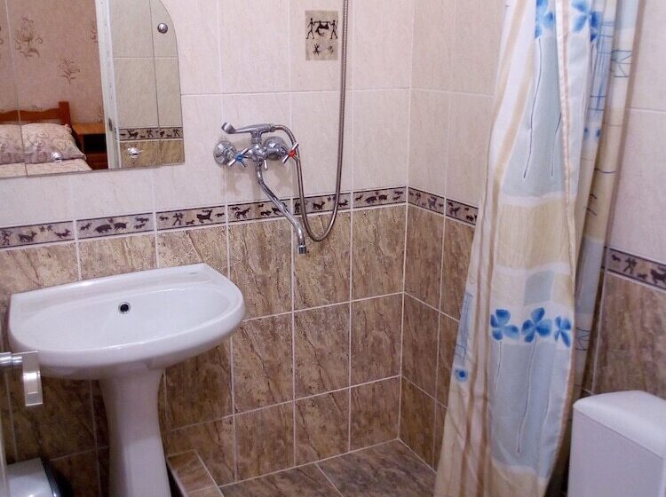 اتاق استاندارد سه نفره, Guest House Rendez Vous