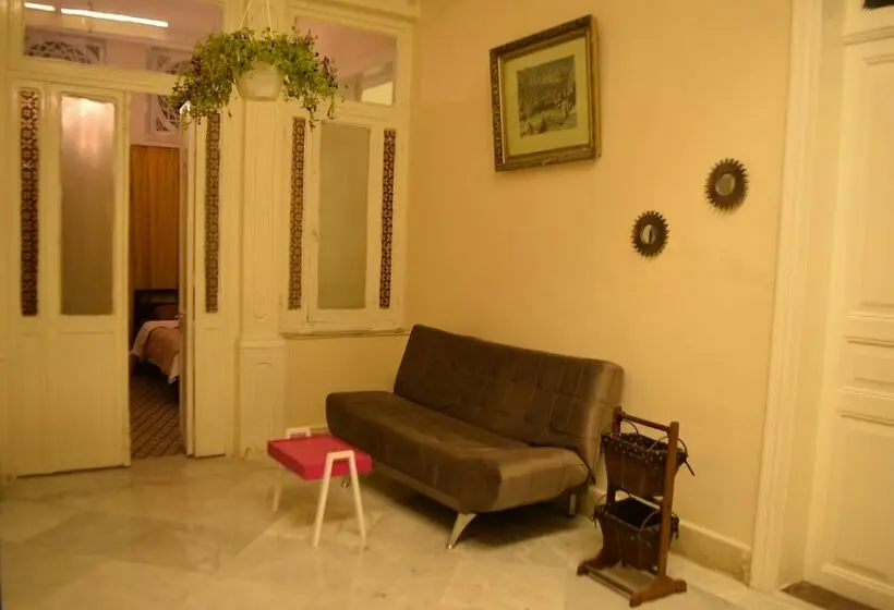 اتاق اکونومی, Seed Guest House