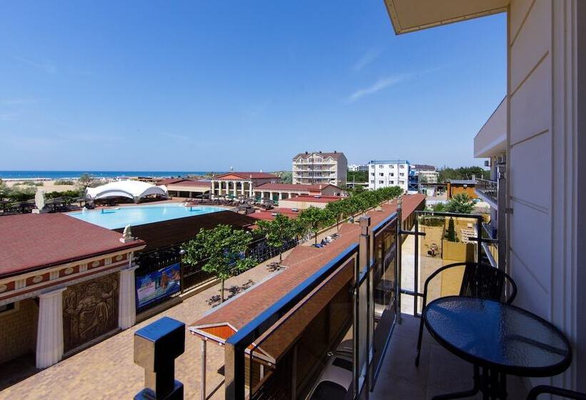 Standard Triple Room with Terrace, Coral