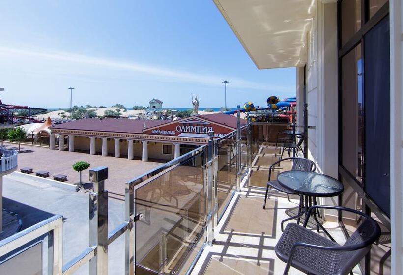 Standard Triple Room with Terrace, Coral