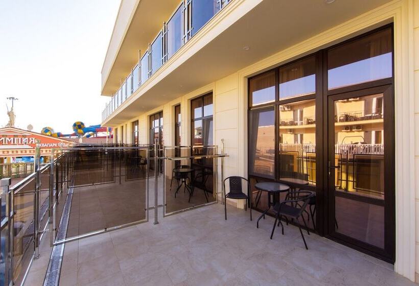 Standard Triple Room with Terrace, Coral