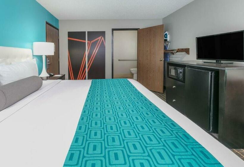 غرفة قياسية سرير كينج, Howard Johnson By Wyndham Near Schlitterbahn