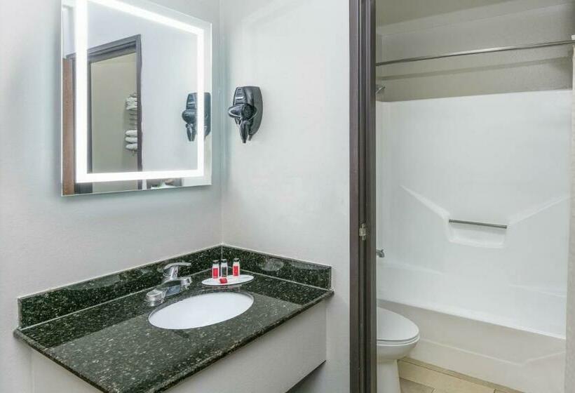 غرفة قياسية سرير كينج, Howard Johnson By Wyndham Near Schlitterbahn