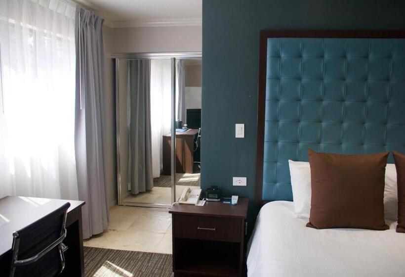 غرفة قياسية سرير كينج, Munras Inn