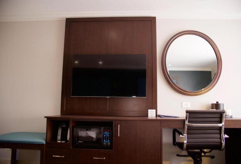 غرفه قياسيه سريرين مزدوجين, Munras Inn