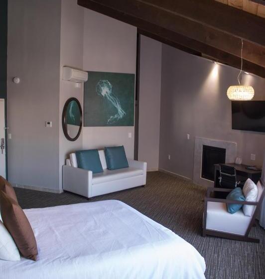 غرفة ديلوكس عائلية, Munras Inn